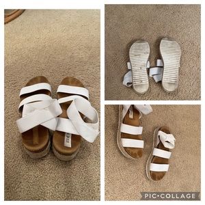 Steve Madden white platform sandals. Size 7.